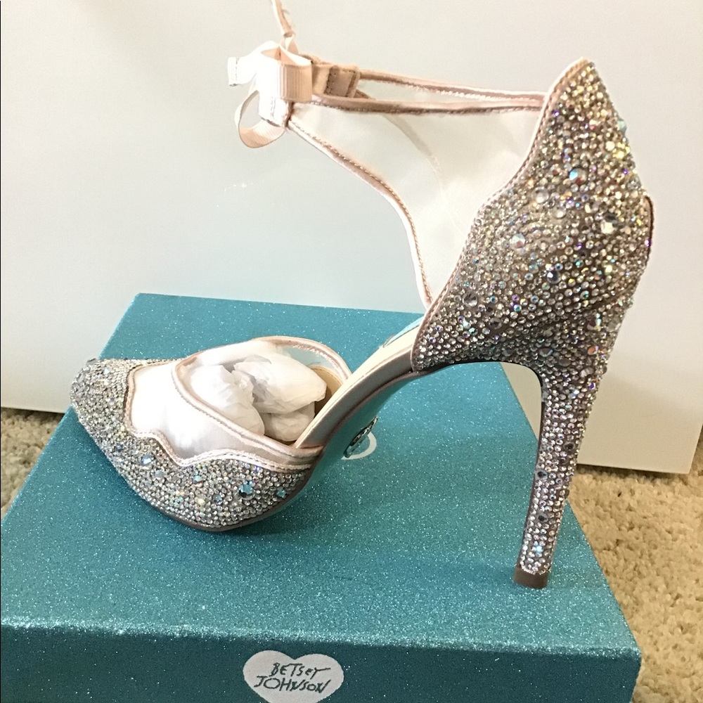 Betsey Johnson - IRIS heels in champagne